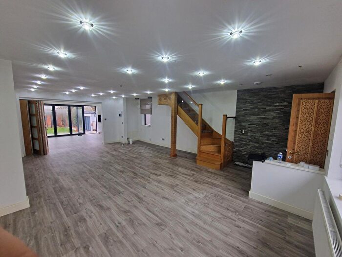 5 Bedroom Semi-Detached House For Sale In Downing Drive, Greenford, UB6