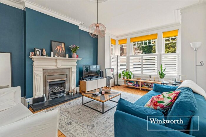 2 Bedroom Apartment For Sale In Nether Street, Finchley, London, N3