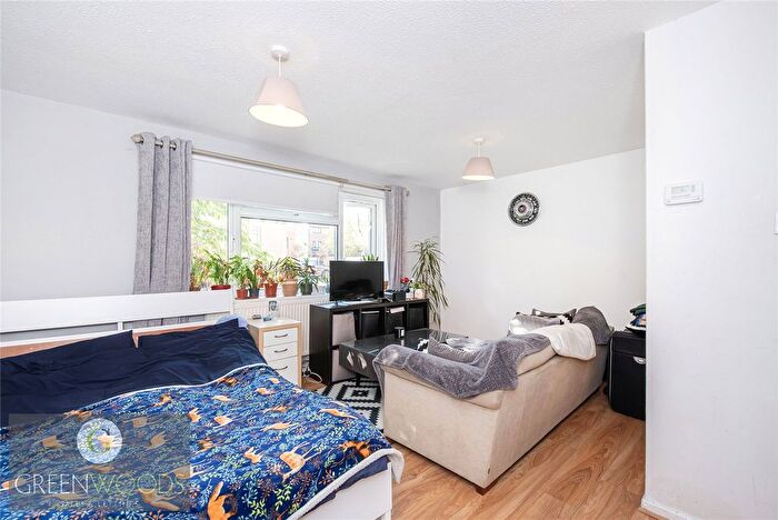1 Bedroom Flat To Rent In Weeks House, Hardwicke Road, Richmond Upon Thames, TW10