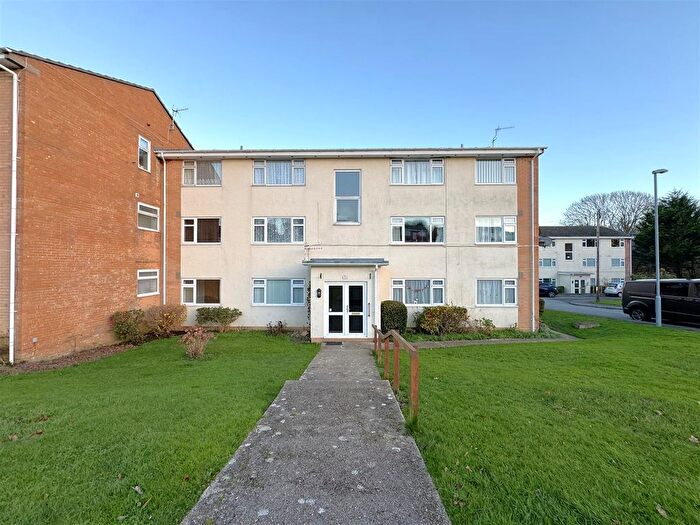 2 Bedroom Flat For Sale In Oakbury Drive, Preston, DT3