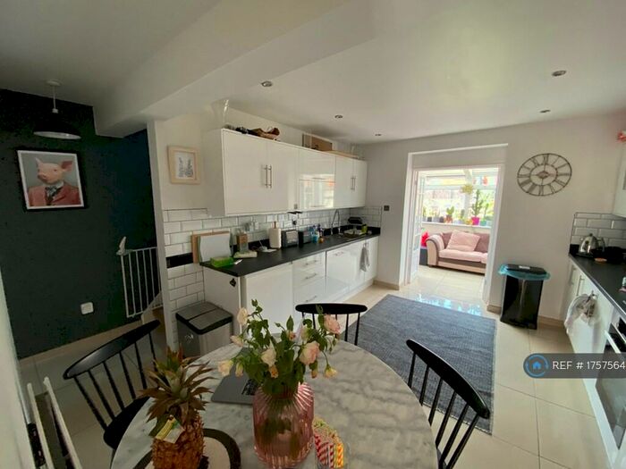 2 Bedroom Terraced House To Rent In Lansdown Road, Swindon, SN1