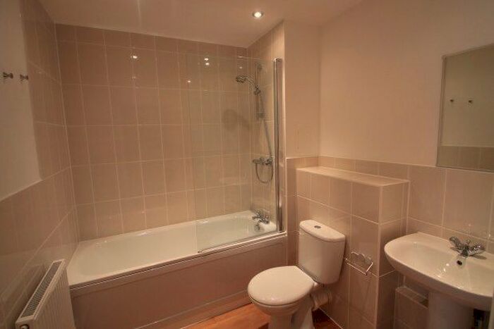2 Bedroom Flat To Rent In Azzura House, Bromley, BR2