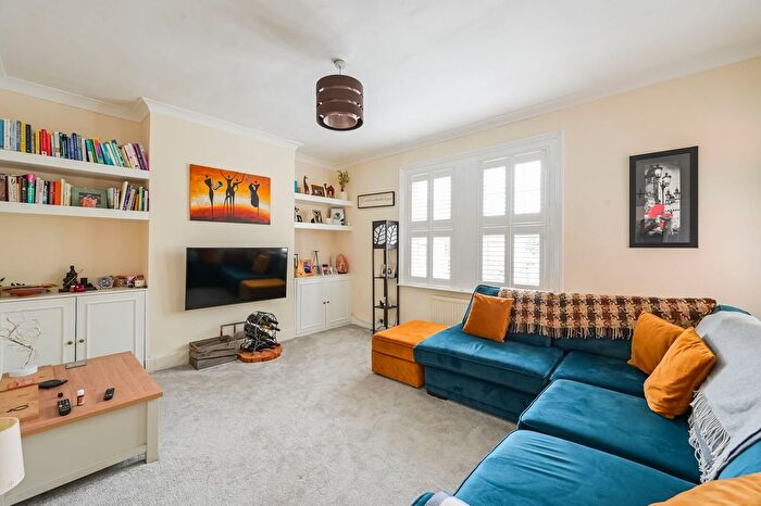 1 Bedroom Flat To Rent In Pretoria Avenue, Walthamstow, Walthamstow, London, E17