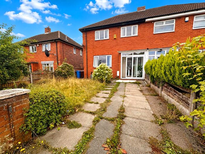 3 Bedroom Semi Detached House For Sale In Kenyon Lane, Middleton, Manchester, M24
