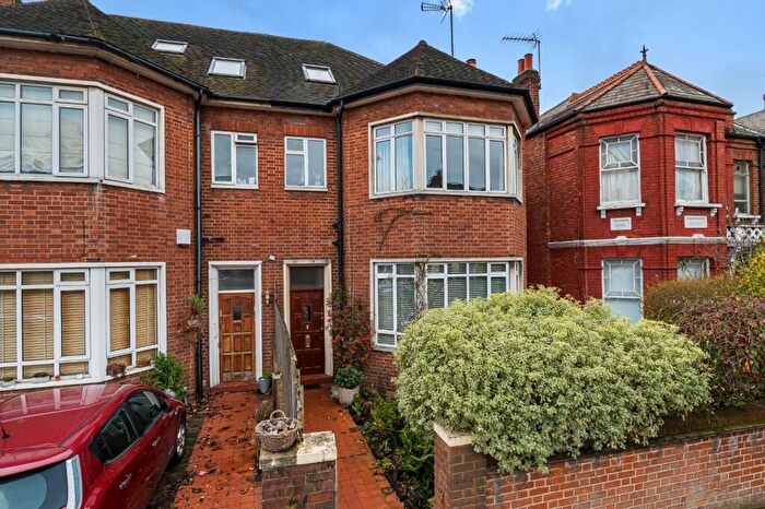 4 Bedroom Semi-Detached House For Sale In Fordwych Road, West Hampstead, London, NW2