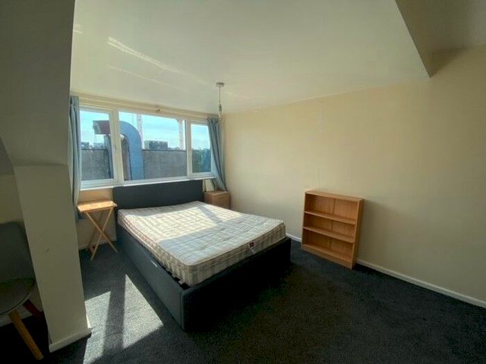 2 Bedroom Flat To Rent In Mansel Street, Swansea, SA1