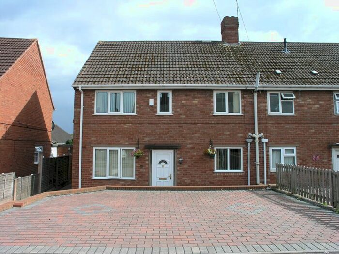 3 Bedroom Semi-Detached House To Rent In Woodcross Street, Bilston, WV14