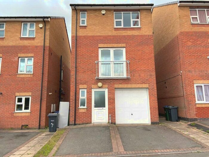 4 Bedroom Semi-Detached House To Rent In Camberley Rise, West Bromwich, B71