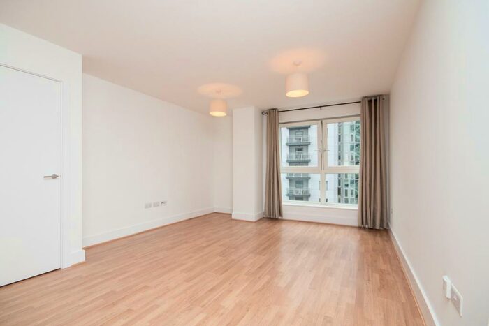 1 Bedroom Apartment To Rent In Skyline Plaza, Alencon Link, RG21