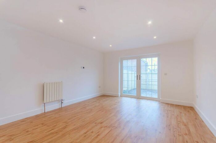 2 Bedroom Terraced House To Rent In St Andrews Road, Surbiton, KT6