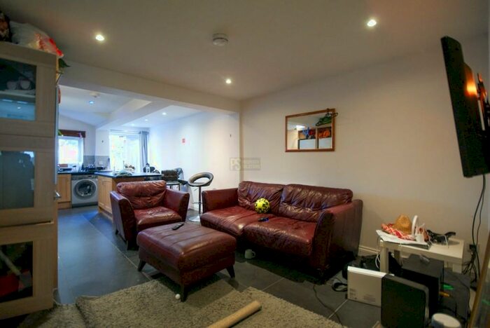 6 Bedroom Terraced House To Rent In Heeley Road - Bath Student Property, B29