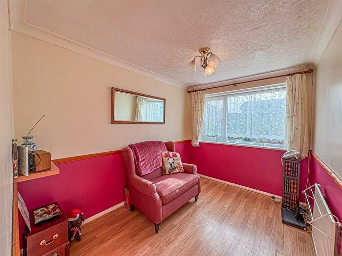 2 Bedroom Semi-Detached Bungalow For Sale In Grasmere Avenue, Hullbridge, Hockley, SS5