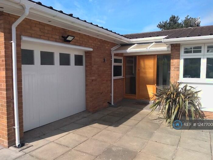 3 Bedroom Bungalow To Rent In Macdona Drive, Wirral, CH48