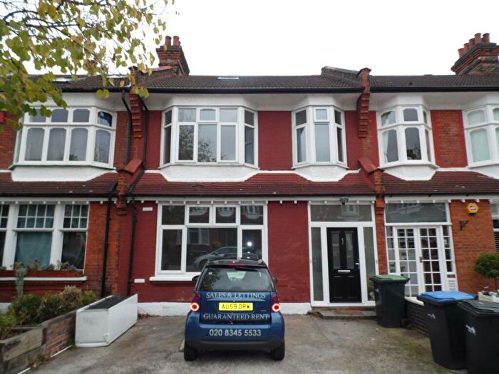 3 Bedroom Flat To Rent In Burford Gardens, Palmers Green, London, N13