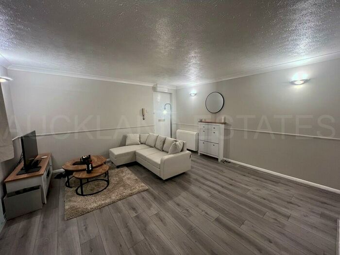 Studio To Rent In Nash Close, Welham Green, AL9