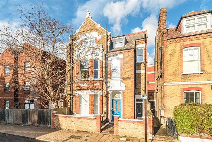 2 Bedroom Flat For Sale In Rosebery Road, Clapham, SW2