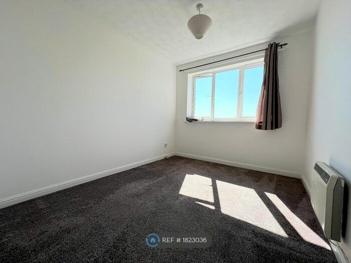 2 Bedroom Flat To Rent In St. Leonards Close, Grays, RM17