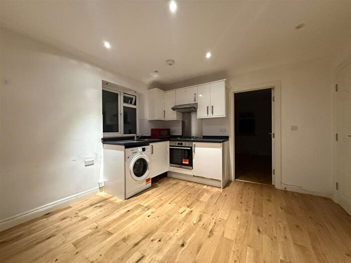 1 Bedroom Semi-Detached House To Rent In Chesterfield Road, Ashford, TW15