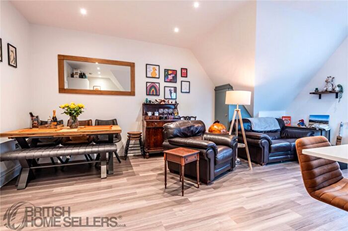 2 Bedroom Apartment For Sale In Yorke Road, Reigate, Surrey, RH2
