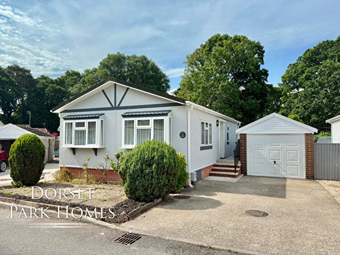 2 Bedroom Park Home For Sale In Dewlands Park, Verwood, Dorset, BH31