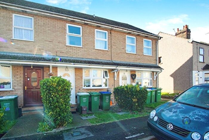 2 Bedroom Terraced House To Rent In Crusoe Road, Erith, DA8