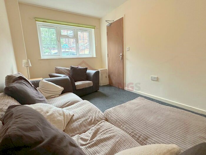 5 Bedroom Town House To Rent In Bluecoat Close, NG1
