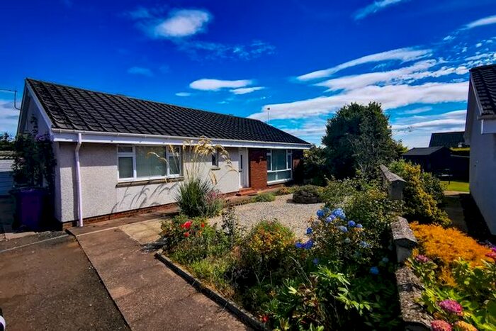 3 Bedroom Bungalow To Rent In Sanderson Place, Newbigging, Dundee, DD5