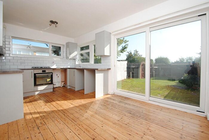 3 Bedroom Semi-Detached House To Rent In Ronald Hill Grove, Leigh-on-Sea, SS9