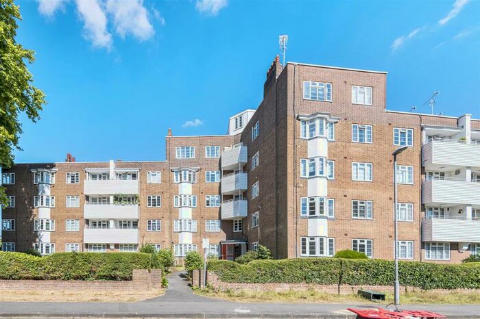 2 Bedroom Apartment To Rent In Lower Ham Road, Kingston Upon Thames, KT2
