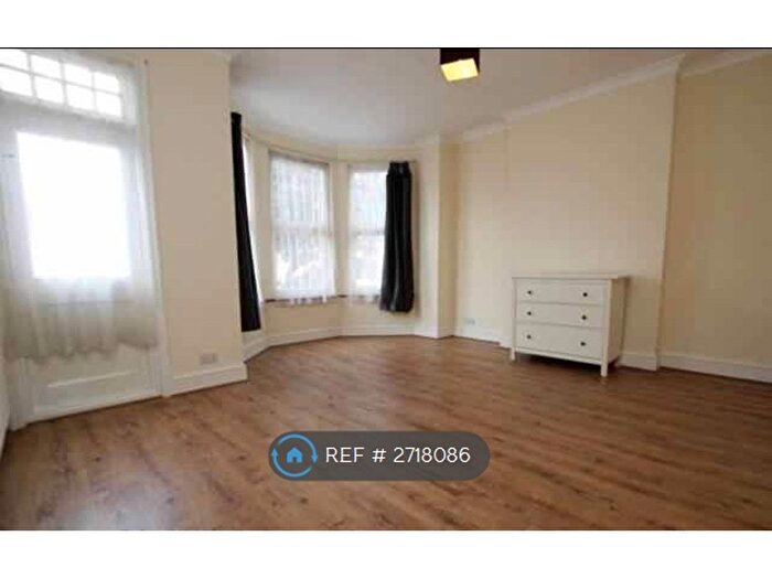 3 Bedroom Semi Detached House To Rent In Arcadian Gardens, London, N22