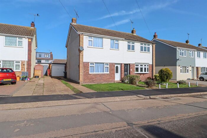 3 Bedroom Semi Detached House For Sale In Mapleleaf Gardens, Wickford, SS12