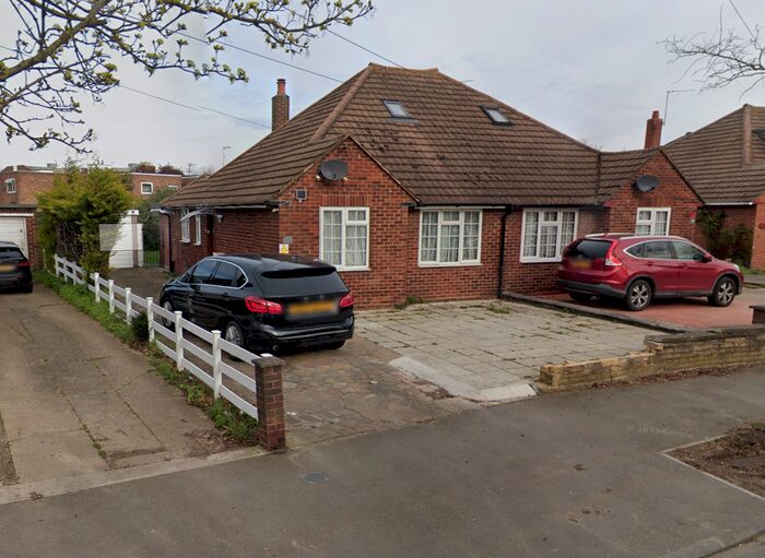4 Bedroom Semi-Detached Bungalow To Rent In Clare Road, Staines, TW19