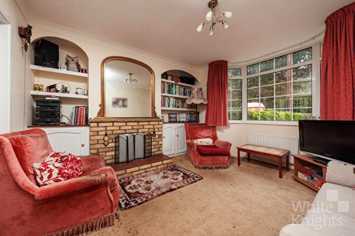 4 Bedroom Semi-Detached House For Sale In Wokingham Road, Earley, Reading, Berkshire, RG6