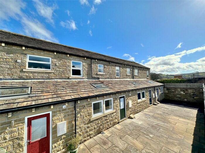 3 Bedroom Detached House To Rent In St. Georges Road, Scholes, Holmfirth, West Yorkshire, Uk, HD9