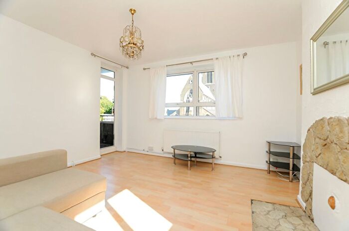 2 Bedroom Flat To Rent In Howard Road, London, N16