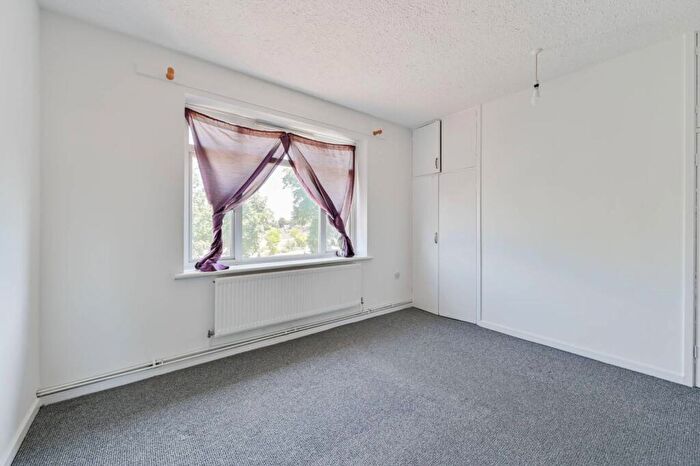 3 Bedroom Flat To Rent In London Road, Mitcham, CR4