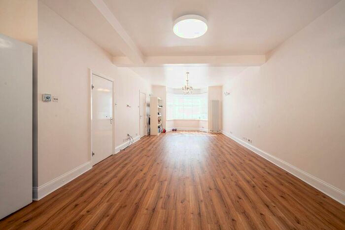 5 Bedroom Property For Sale In Golders Gardens, Golders Green, London, NW11