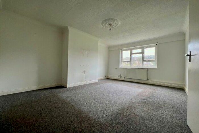 1 Bedroom Flat To Rent In Selsfield Drive, Brighton, BN2