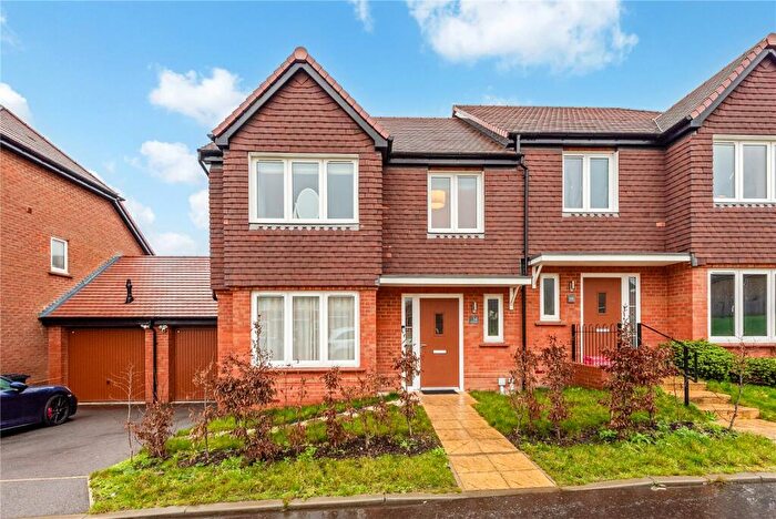 4 Bedroom House For Sale In Vernon Drive, Tongham, Farnham, Surrey, GU10