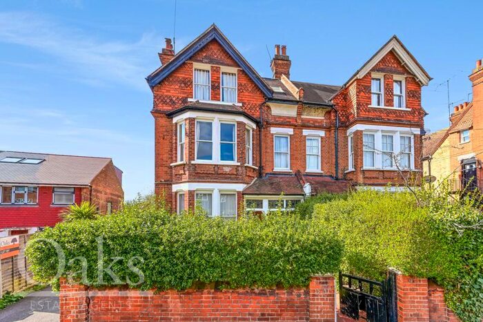 3 Bedroom Flat To Rent In Grasmere Road, London, SW16