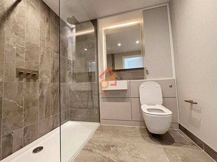 2 Bedroom Flat To Rent In Phoenix Court, Kennington Lane, London, SE11