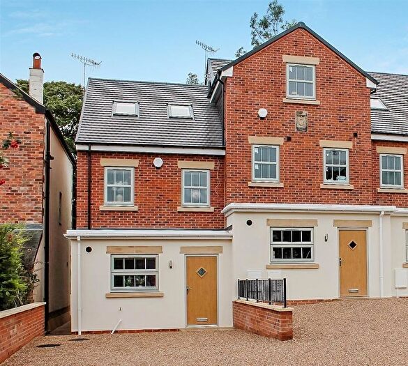 4 Bedroom Town House For Sale In Main Road, Cutthorpe, Chesterfield, S42