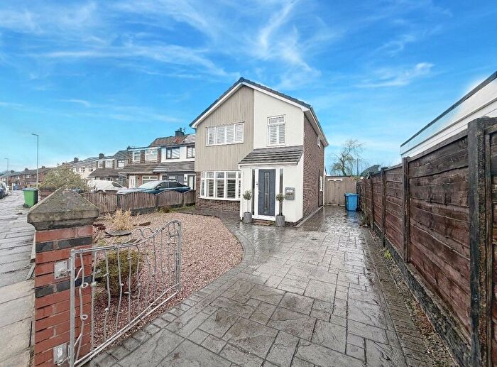 3 Bedroom Detached House For Sale In Boarshaw Road, Middleton, Manchester, M24