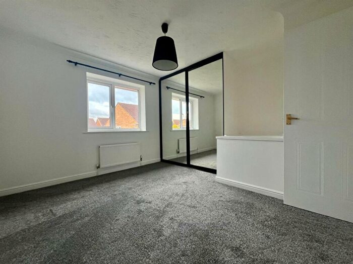 2 Bedroom End Of Terrace House To Rent In Lennox Drive, Wickford, SS12