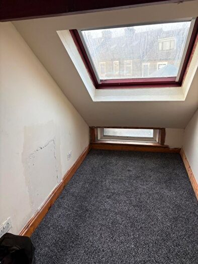 4 Bedroom Flat To Rent In Duckworth Lane, Bradford, West Yorkshire, BD9