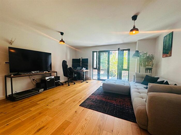 2 Bedroom Apartment To Rent In The Gateway, Bristol, BS1