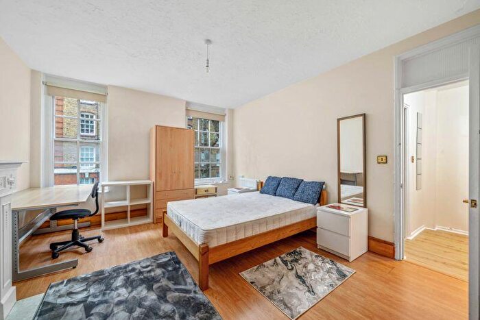 2 Bedroom Flat To Rent In Skipwith Buildings, Portpool Lane, London, EC1N