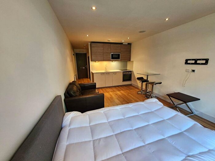 Studio To Rent In Park Street, London, SW6