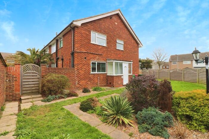 2 Bedroom Maisonette To Rent In Laburnum Grove, Langley, Slough, SL3