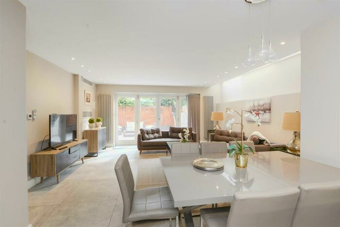 2 Bedroom Apartment To Rent In Lyndhurst Road, London, NW3